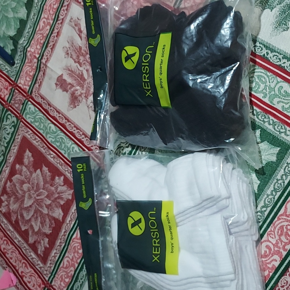 💙2/$25 or 4/$40 Xersion size Small (5-9) quarter socks (10 white/10back pairs)